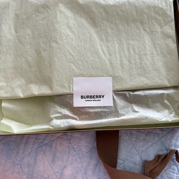 Authentic children’s Burberry Bandana Scarf NWT box - Picture 3 of 11